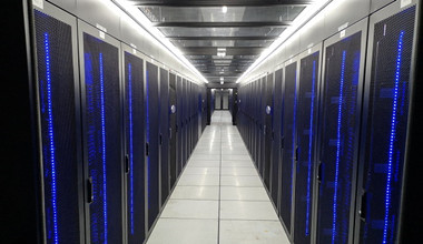 易事特ups电源应用于伯恩光学机房项目